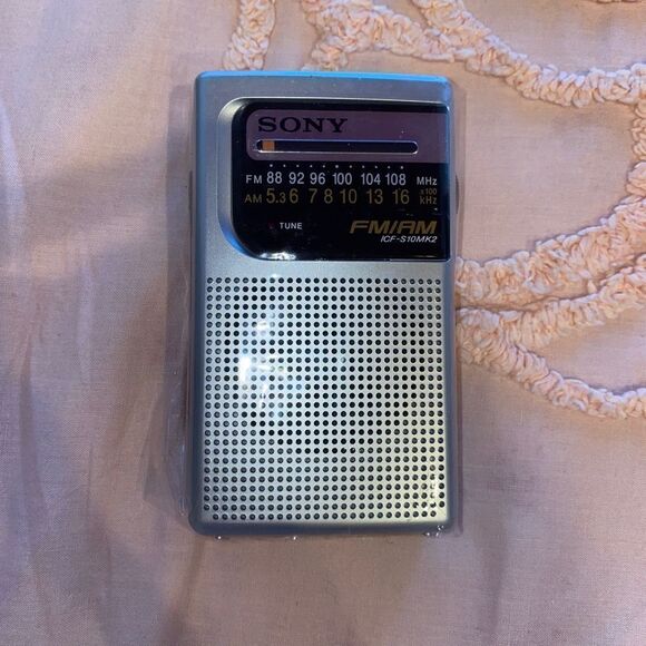 NEW Sony ICF-S10MK2 Pocket AM/FM Battery Powered Radio Silver - Picture 7 of 7
